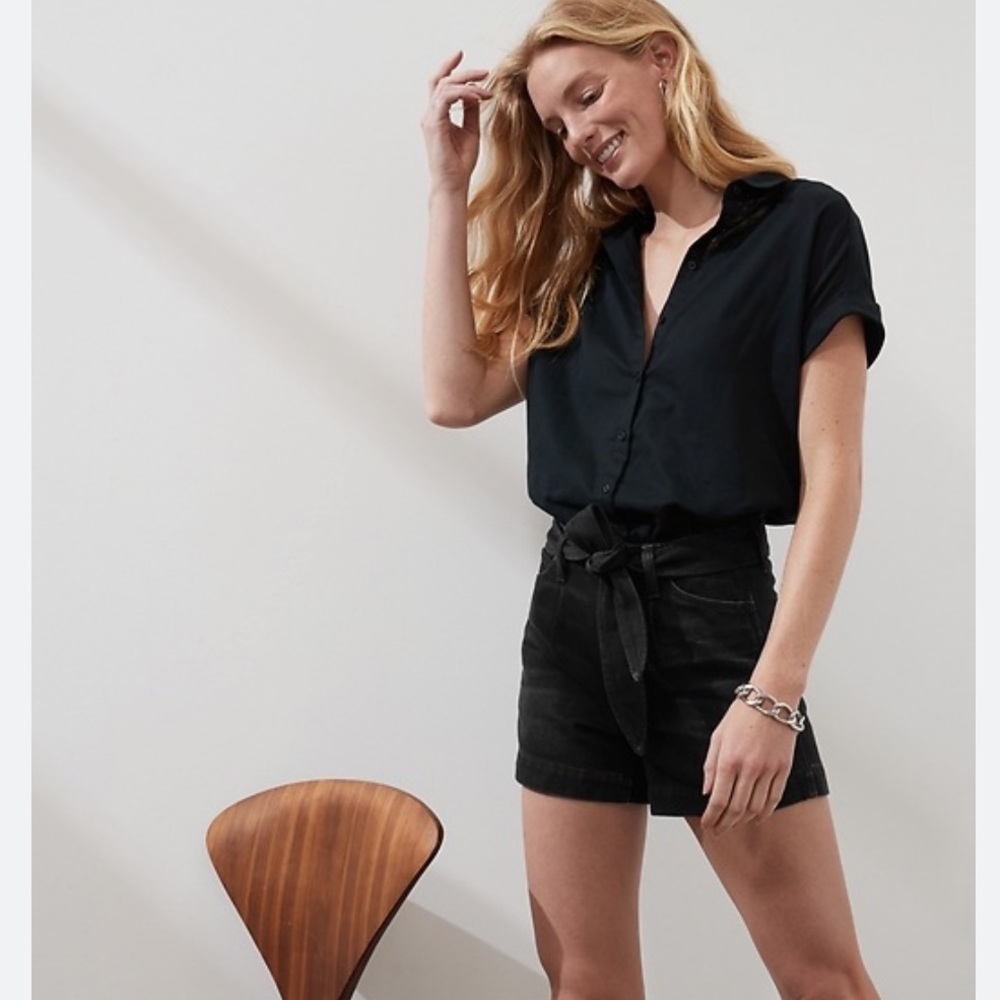 Banana Republic High Rise‎ Pleated 4” Jean Shorts